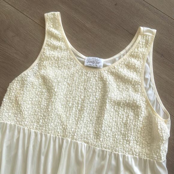 Vintage Vanity Fair size Large made in usa Cream nigth gown - Picture 2 of 11